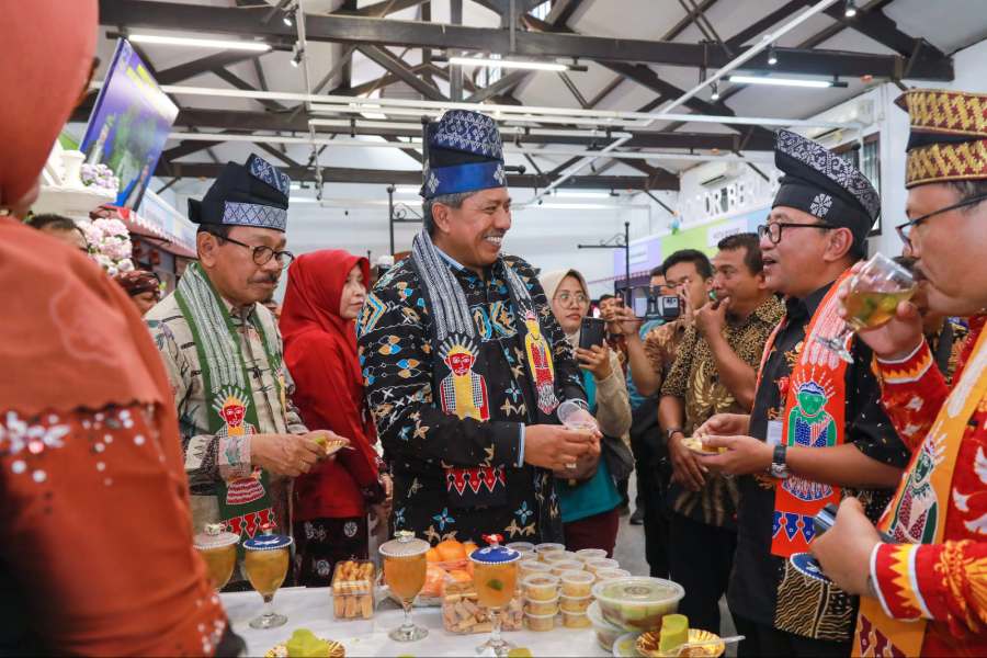 Stand Pameran UMKM Siak Ramai Dikunjungi Para Bupati Anggota JKPI
