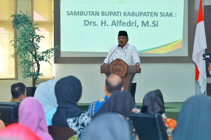 Diundang Jadi Narasumber di Unilak, Bupati Alfedri Paparkan Program BeTUNAS