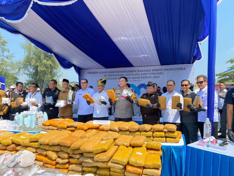 Hari Anti Narkotika Internasional, BNNP Riau Ikut Musnahkan Sabu, Ganja dan Ekstasi di Dumai