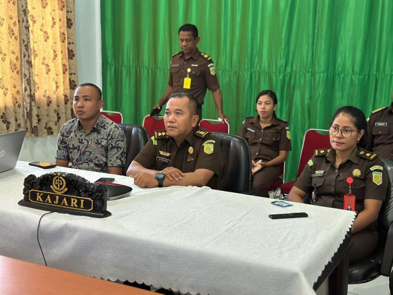 Plt Kajari SBB Beserta Jajaran Ikuti Video Conference Zoom bersama Jamwas Kejagung RI