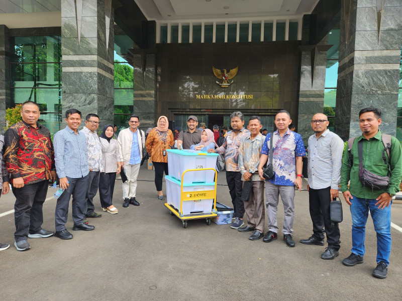 Siap Hadapi Sidang PHPU, Bawaslu Riau Serahkan Berkas Keterangan dan Alat Bukti Ke MK Hari ini