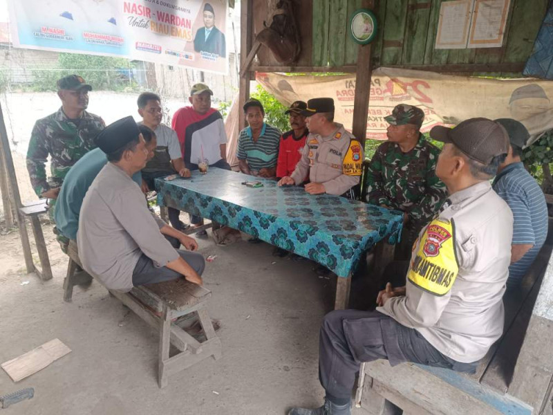 Sambangi Warga, Polsek Tempuling Ajak Jaga Suasana Kondusif Pilkada 2024 di Desa Teluk Jira