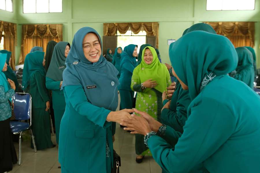 Ketua TP PKK Kabupaten Siak Hadiri Pelantikan dan Sertijab TP PKK Kampung