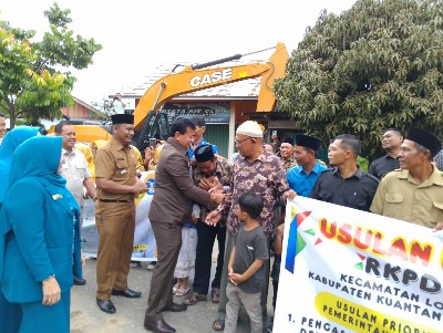 Saat Musrenbang di LTD  Plt Bupati 'Boyong' Alat Berat, Semua Jalan Rusak Dieksekusi