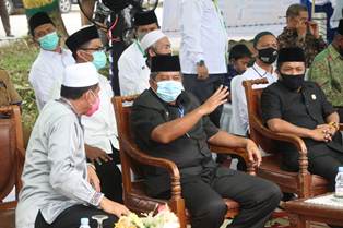Bupati Alfedri Letakan Batu Pertama Pembangunan RKB Pompes Bantuan PT BSP