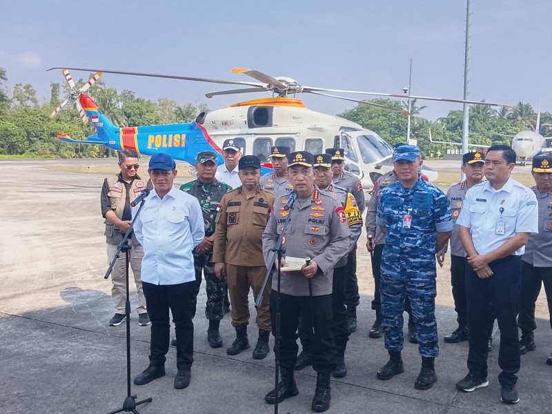 Kapolri Tinjau Langsung Karhutla di Riau Gunakan Helikopter