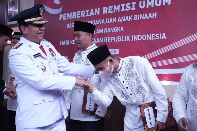 HUT ke-78 RI, Bupati Suhardimann Serahkan SK Remisi kepada 268 Napi