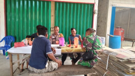 Polsek Tambusai Utara Sampaikan Pesan Pilkada Damai kepada Warga Desa Payung Sekaki