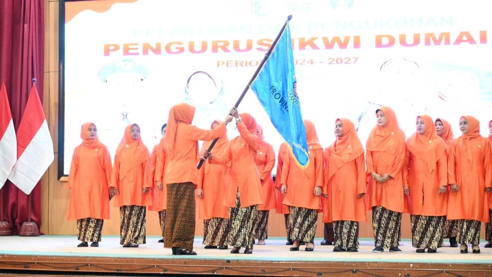 Ketua IKWI Riau Lantik Pengurus IKWI Dumai Periode 2024-2027