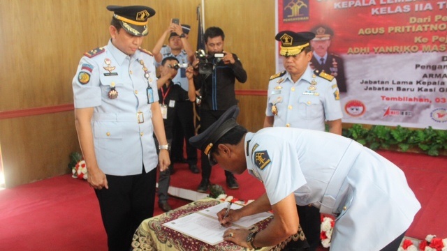 Jabatan Kalapas Kelas IIA Tembilahan Diserahterimakan dari Agus kepada Adi