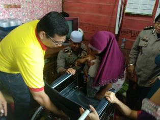 Resta Pekanbaru Sambangi Rumah Nenek Pedagang Peyek Keliling