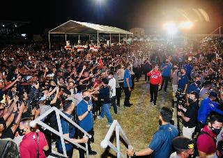 Malam Terakhir di Ende NTT, Presiden & Ibu Iriana Saksikan Konser Kebangsaan