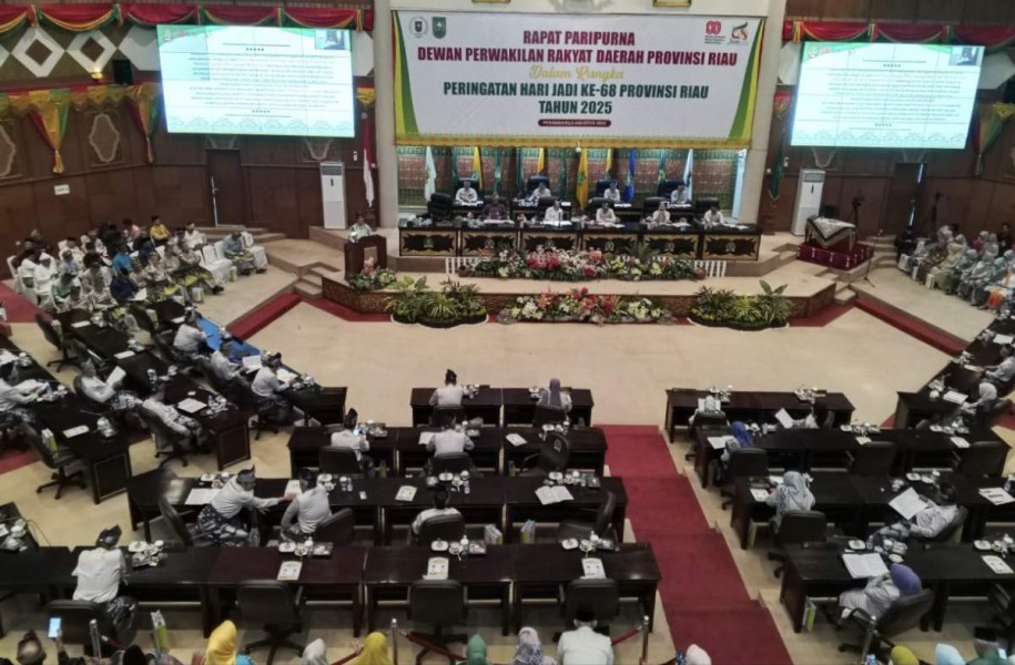 Hadiri Paripurna HUT Riau, Gubri Wahid Apresiasi Soliditas Penanganan Karhutla