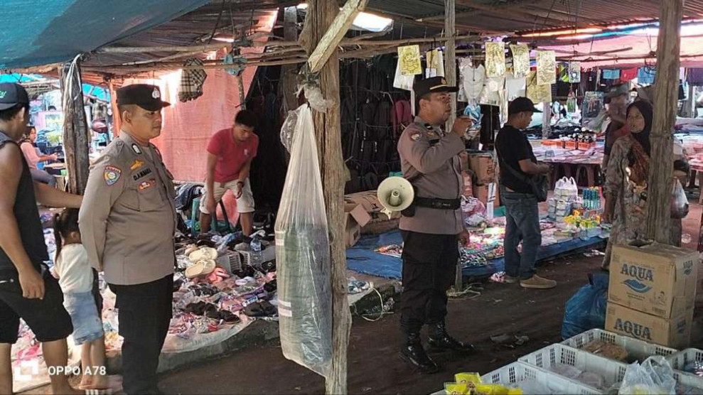 Turun ke Pasar, Sat Binmas Polres Minta Pedagang Sukseskan Pilkada 2024