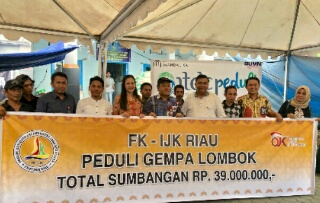 FKIJK Riau Serahkan Bantuan Untuk Korban Gempa NTB 