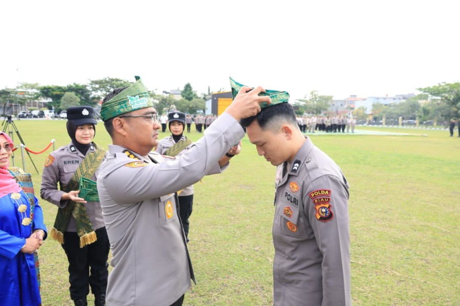 Lestarikan Budaya Melayu, 11 Ribu Personel Polda Riau Kenakan Tanjak dan Selempang Tiap Jumat