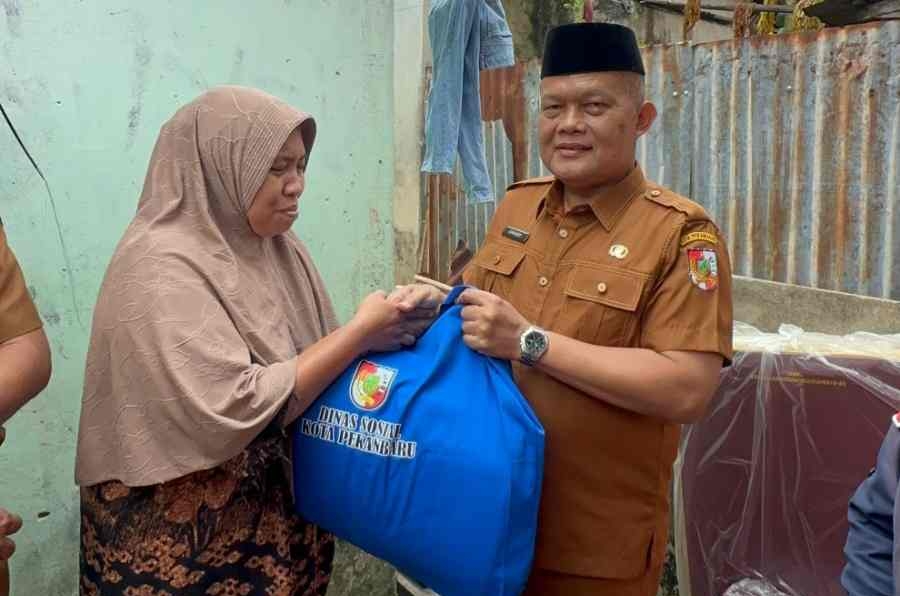 Hadir di Tengah Bencana, Pemko Pekanbaru Bantu  Korban Kebakaran di Padang Terubuk