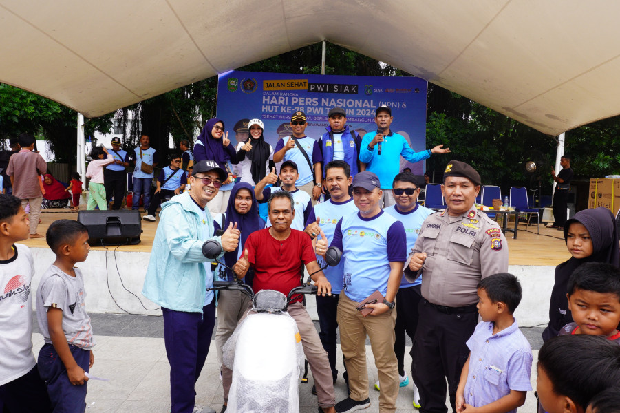 Bertabur Hadiah, Jalan Santai PWI Siak Diramaikan Ribuan Masyarakat