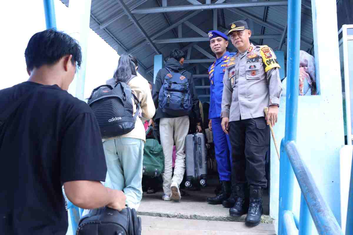 Kapolres Inhil Pantau Arus Mudik Gunakan Kapal Patroli Pol IV-2603 Sat Polairud