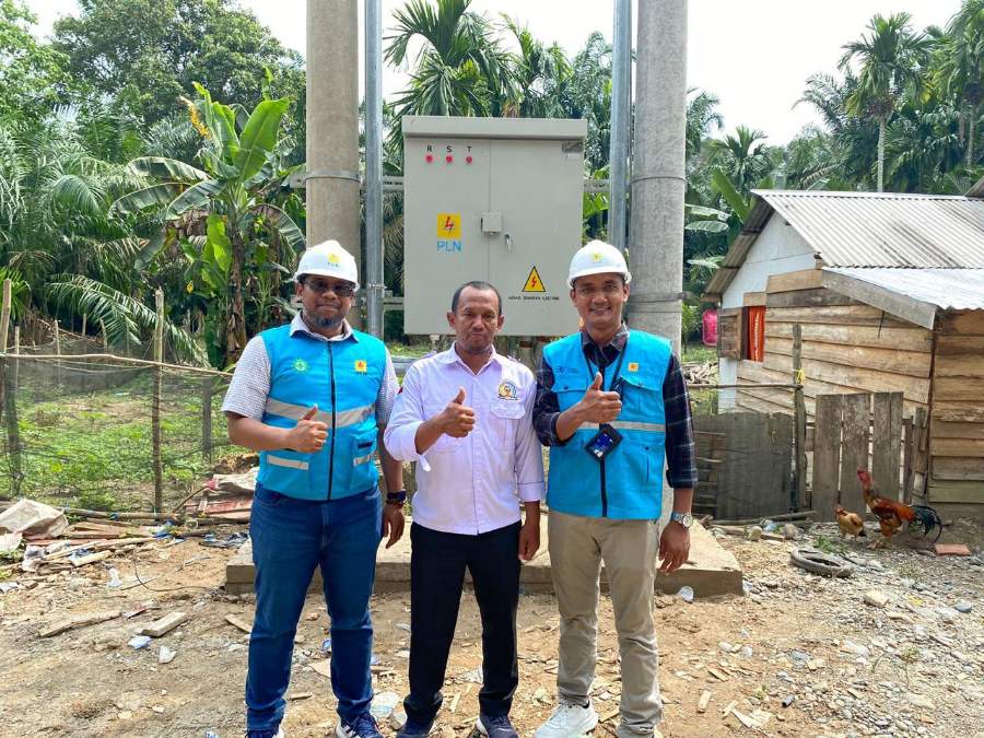 Negara Hadir, 150 Keluarga di Daerah Rokan Hulu Riau Bisa Nikmati Listrik PLN 24 Jam