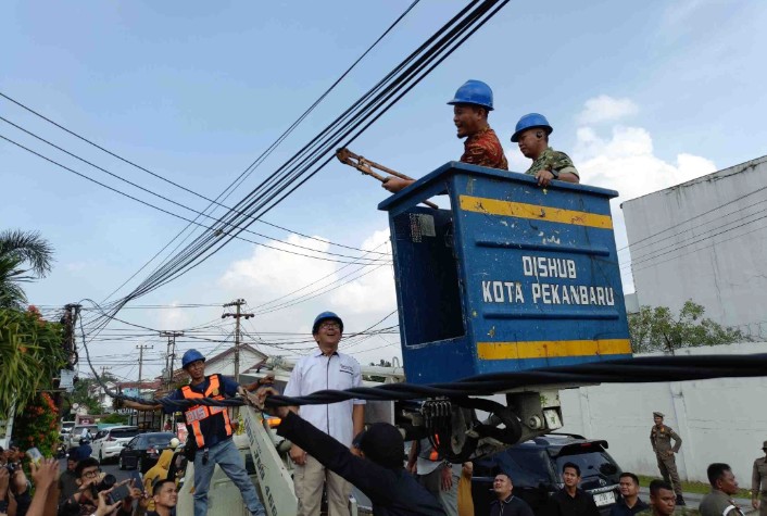 Pemko Pekanbaru Potong Kabel Semrawut, Provider Diminta Mandiri