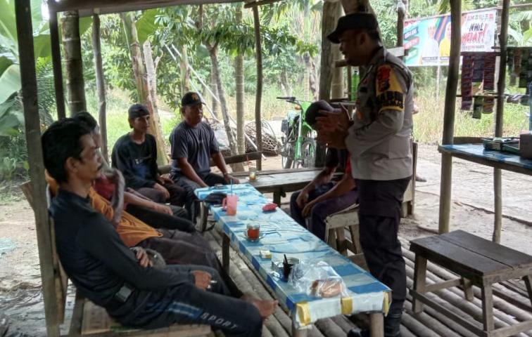 Polsek Tembilahan Hulu Sampaikan Pesan Pilkada Damai di Desa Sialang Panjang