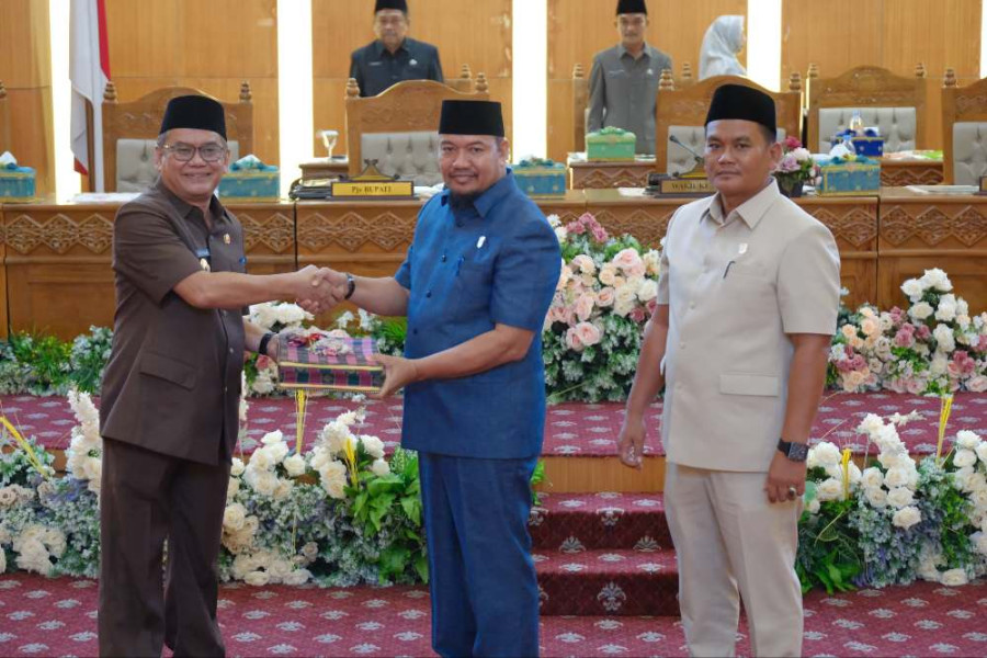 PJ Bupati Siak Serahkan Nota Keuangan RAPBD-P Tahun 2024 ke DPRD Siak