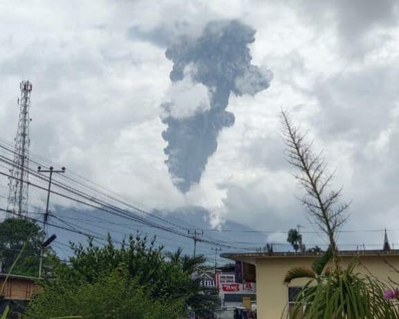 Gunung Api Marapi Sumbar Erupsi