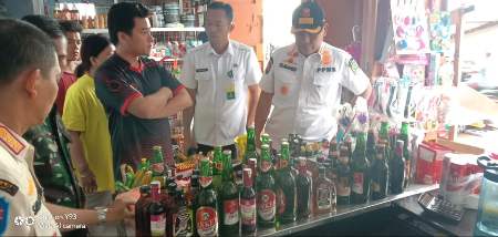 Razia Pekat, 225 Botol Miras Diamankan Satpol PP Kabupaten Siak