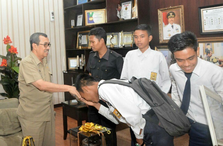 Pelajar SMPN I Mempura kenalkan Budaya Melayu Siak Ke Negeri Malaysia