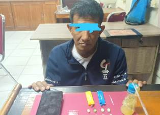 Lagi Asyik Main Domino, Warga Pelalawan Kena Ciduk Polres Siak