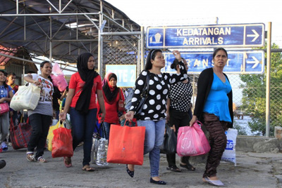 Masuk Daftar Hitam Pemerintahan Malaysia, Puluhan WNI Dideportasi Mandiri ke Pelabuhan Sri Bintan   