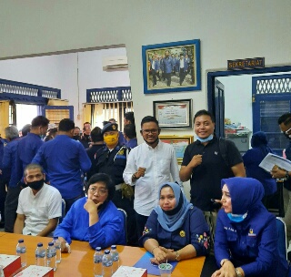 Partai Nasdem Serahkan SK Dukungan kepada 4 Pasangan Calon di Riau 