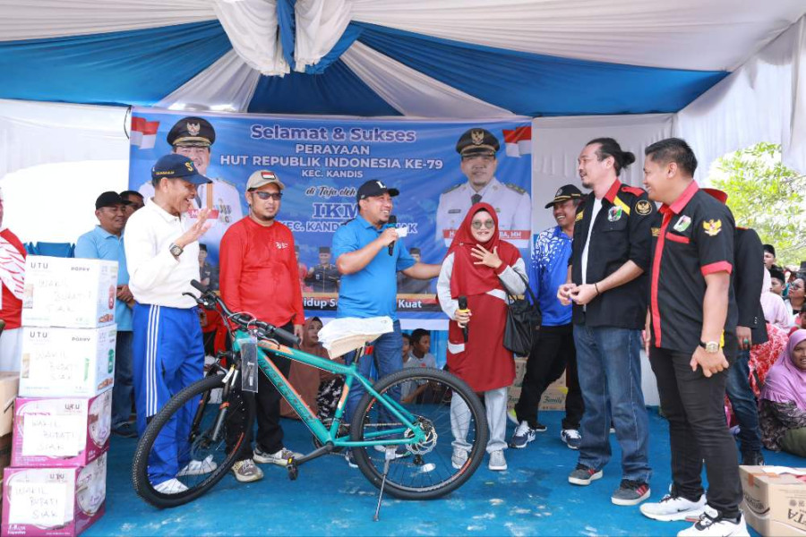 Semarak HUT RI ke-79 Ribuan Warga Kandis Ikut Jalan Santai