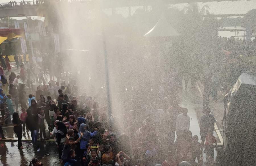 Warga Pekanbaru Antusias Ikuti Tradisi Melayu Petang Balimau