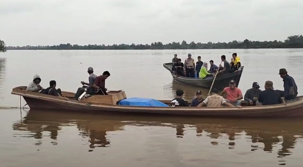 Polsek Tempuling Amankan dan Sukseskan Pilkada Melalui Jalur Perairan dengan Kapal Pong-pong