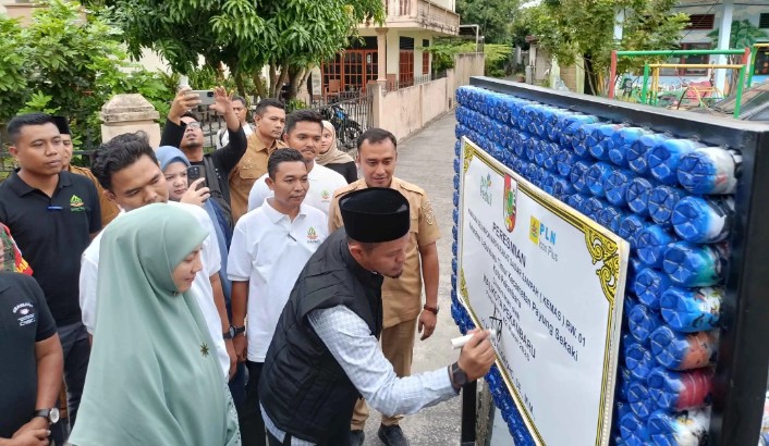 Olah Sampah Jadi Produk Bernilai, Wako Agung Resmikan Kemas di Payung Sekaki