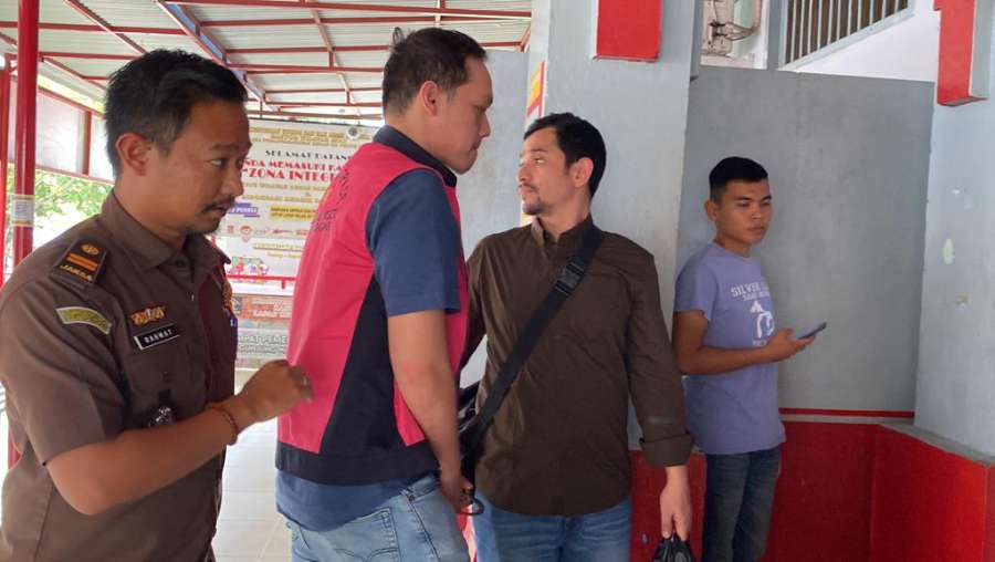 Jaminan Pelaksanaan Proyek Lintasan Atletik Kuansing Diduga Fiktif, Kejari Kuansing Tahan Tersangka