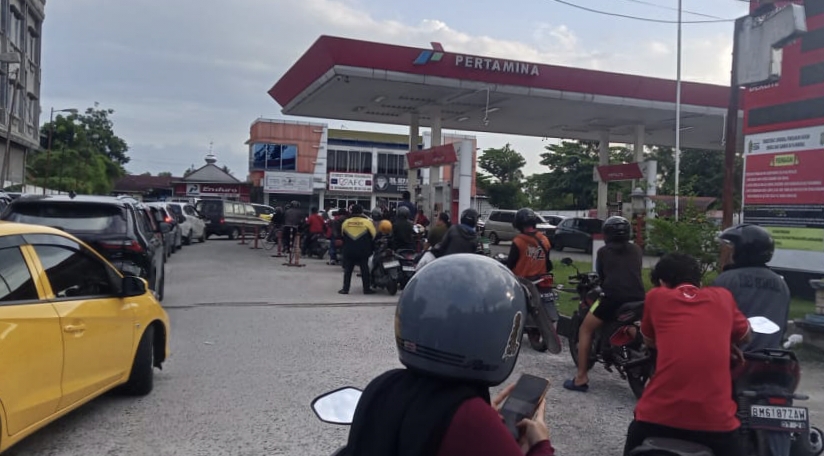 Sopir Rela Menginap di SPBU Demi Solar, DPRD Pekanbaru Muak Melihat Pertamina Tak Becus Urus BBM
