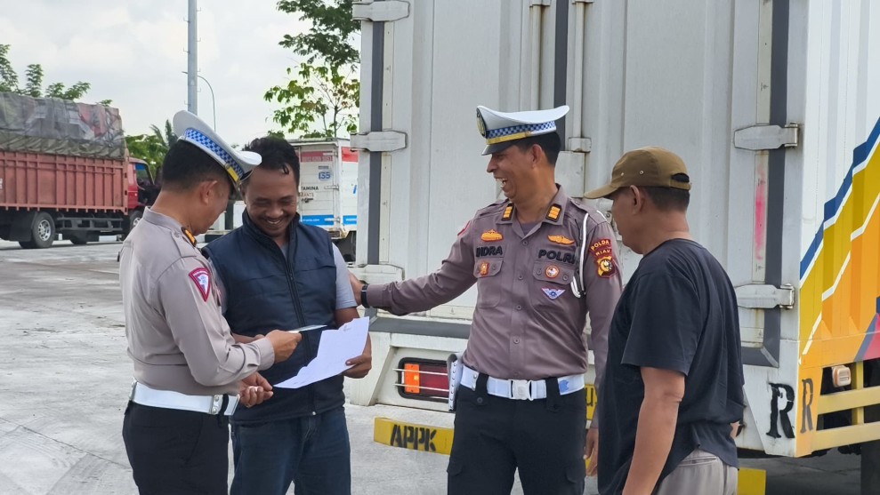 Ditlantas Polda Riau Tertibkan ODOL dan Travel Gelap, Temukan SIM Palsu dan Puluhan Pelanggaran