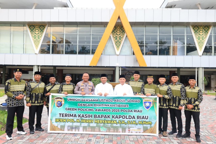 Apresiasi Green Policing, Polda Riau Berangkatkan 10 Bhabinkamtibmas Umroh ke Tanah Suci