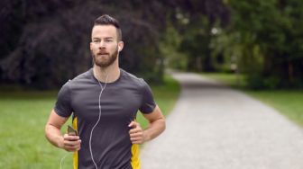 Hati-hati! Keseringan Pakai TWS Saat Olahraga, Merusak Gendang Telinga? Simak Penjelasan Dokter THT
