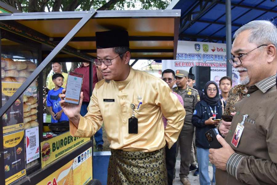 Dorong Digitalisasi Pelaku UMKM di Kepri, BRK Syariah Serahkan Layanan QRIS dan Subsidi Margin