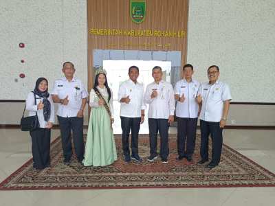 Wabup Rohil Lepas Amanda Menuju l Am Model Search International di Kuala Lumpur