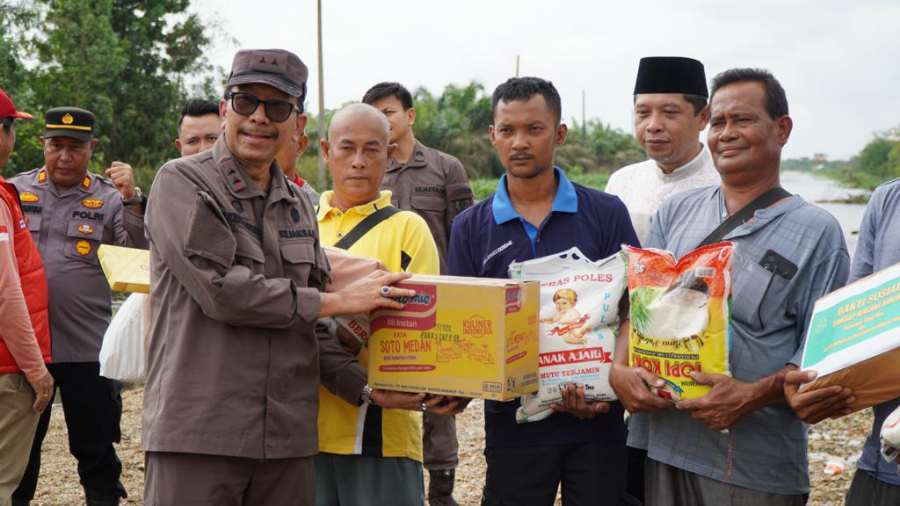 Kejati dan Kejari Se Riau Gelar Baksos Serentak Bagi Warga Terdampak Banjir