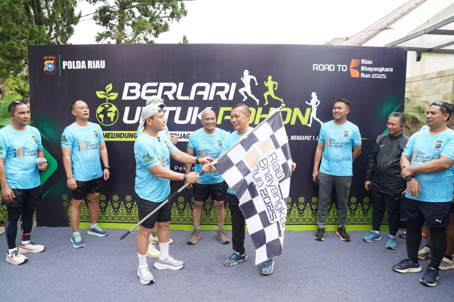 Kapolda Irjen Herry Heriawan Launching Event  Riau Bhayangkara Run 2025