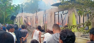 Ditinggal Pengajian, Rumah Warga Desa Kuantan Babu Inhu Ludes Terbakar