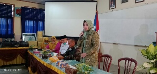 Didampingi Bupati Inhu, Dandrem & Sang Istri Lakukan Reunian di SMP 1 Rengat