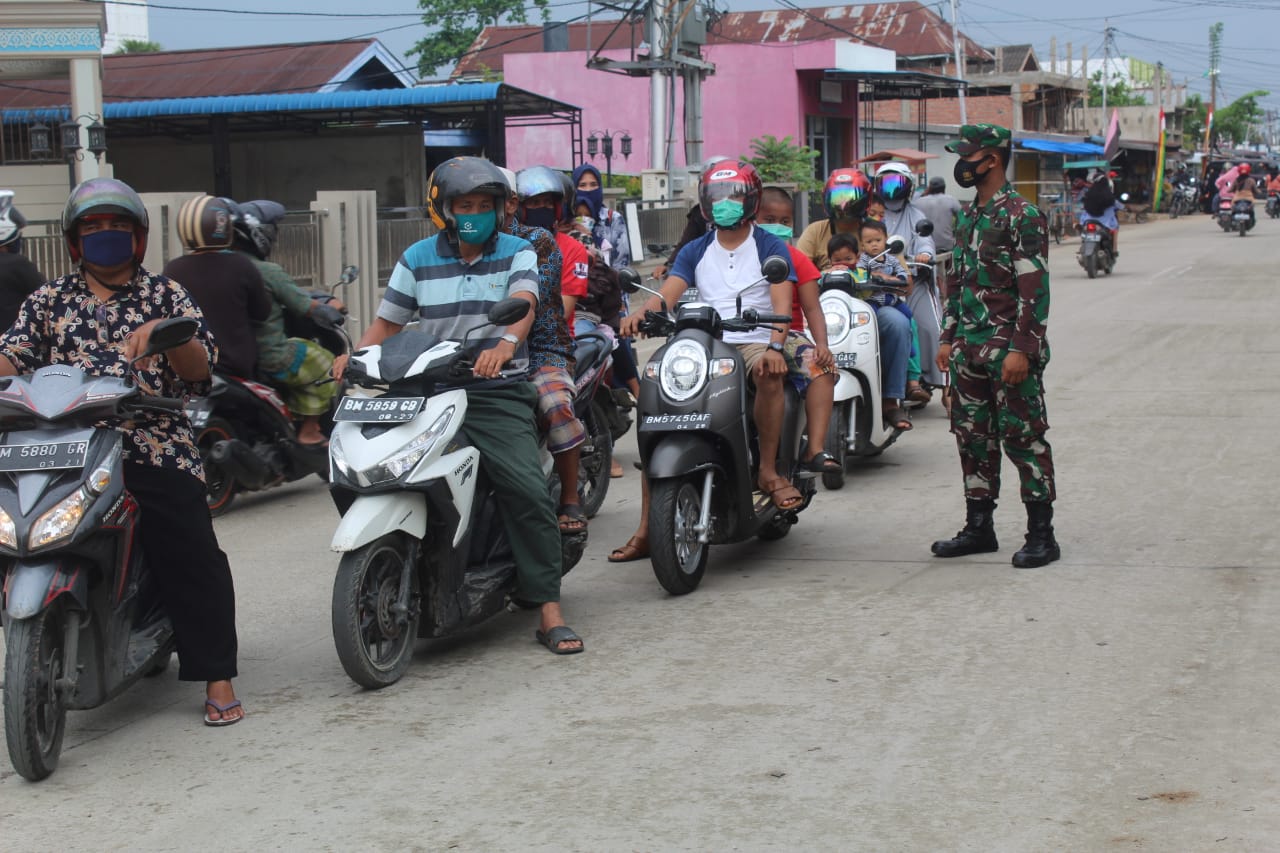 Sweaping di Sejumlah Ruas Jalan di Tembilahan, Satgas Covid-19 Kodim 0314/Inhil Ingatkan 4M