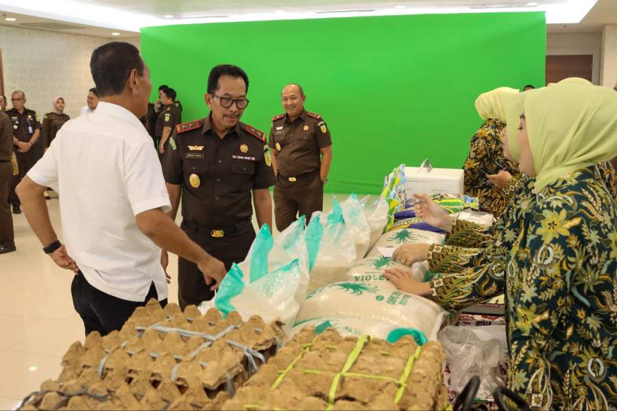 Kejati Riau bersama IAD Gelar Bazar dan Pasar Murah